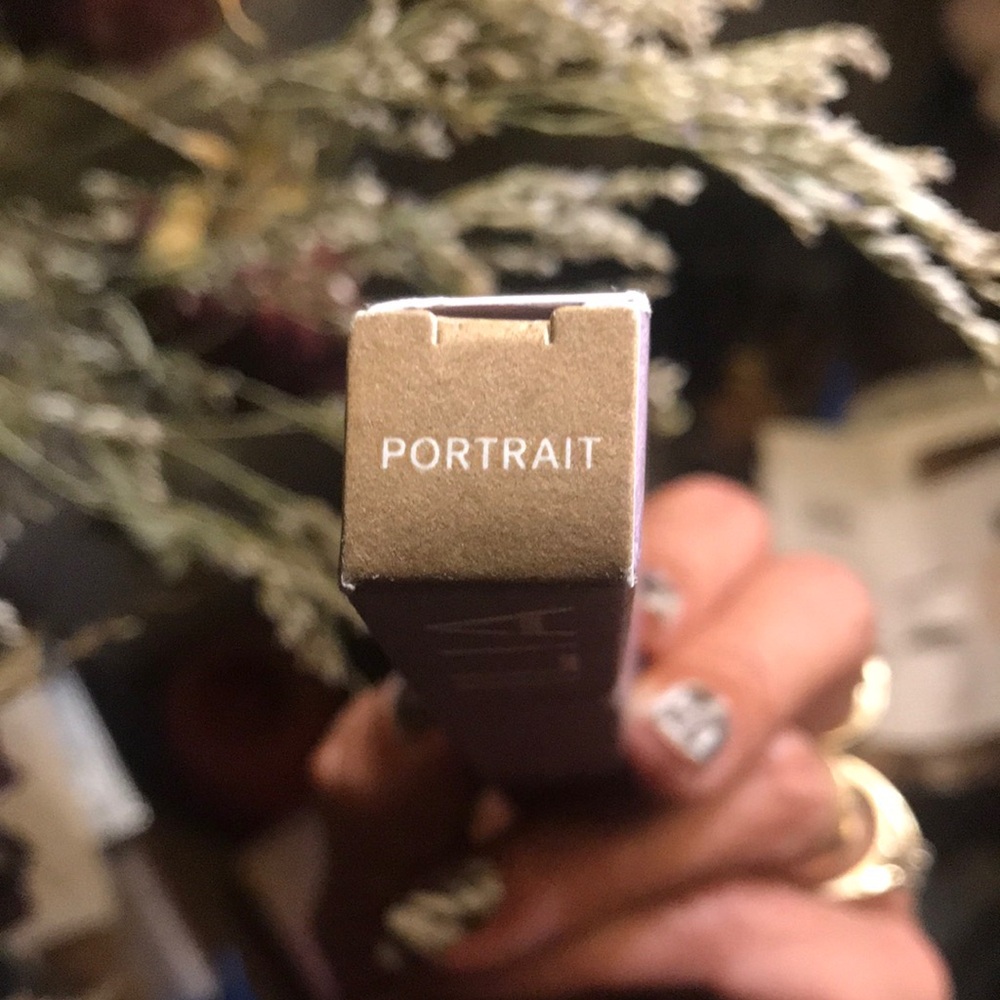 ILIA WATERPROOF EYELINER (PORTRAIT)